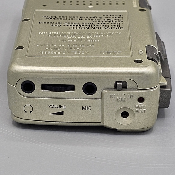 The RCA RP3538 Micro Cassette Recorder - Picture 5 of 6